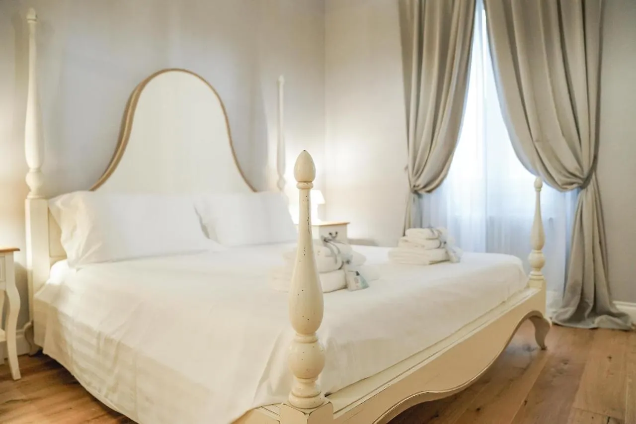 Art Apartment Black & White Suite Florence
