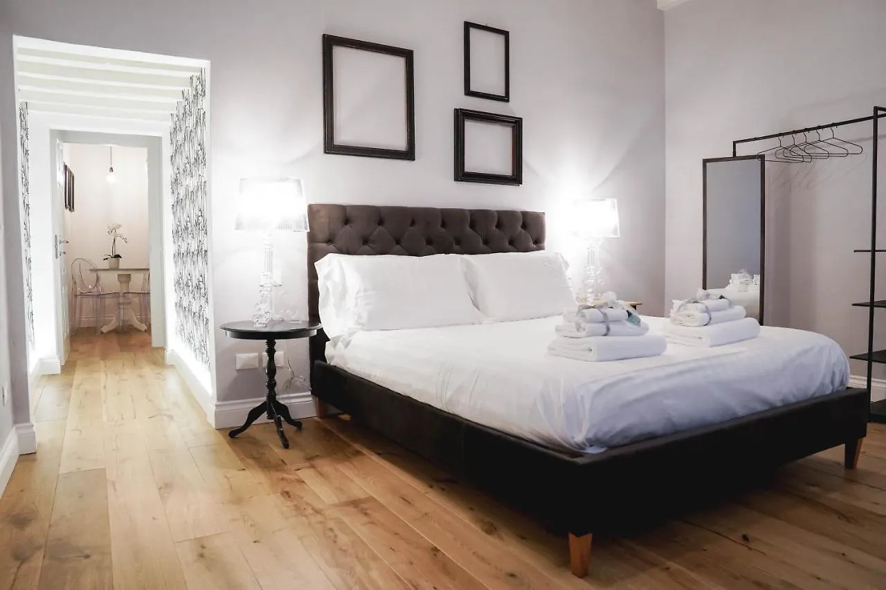 Art Apartment Black & White Suite Florence